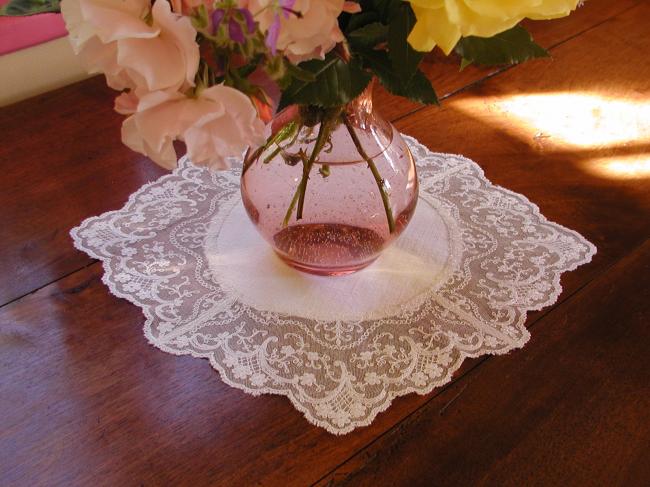 Absolutely beautiful centre piece with needle run lace edging