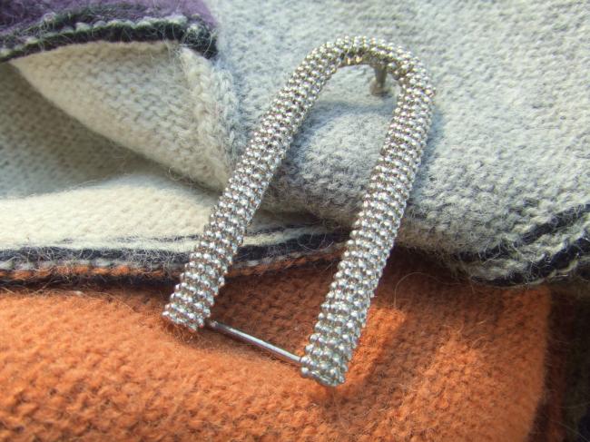 Superbe boucle de ceinture en métal argenté façon petites perles