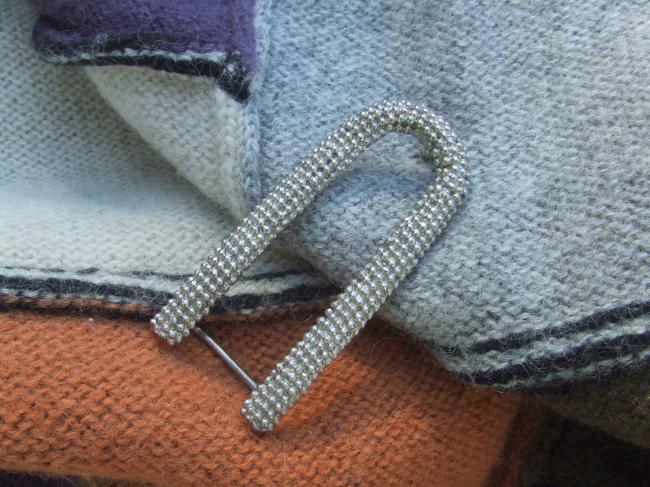 Superbe boucle de ceinture en métal argenté façon petites perles