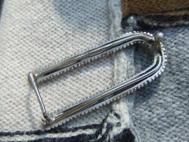 Superbe boucle de ceinture en métal argenté façon petites perles