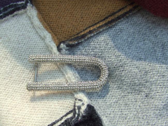 Superbe boucle de ceinture en métal argenté façon petites perles