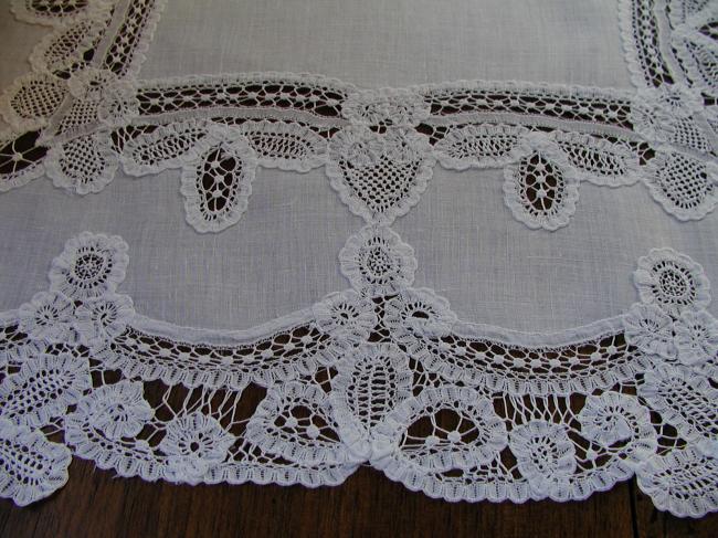 Magnificient table centre in Princess lace and inserts of needle run net lace