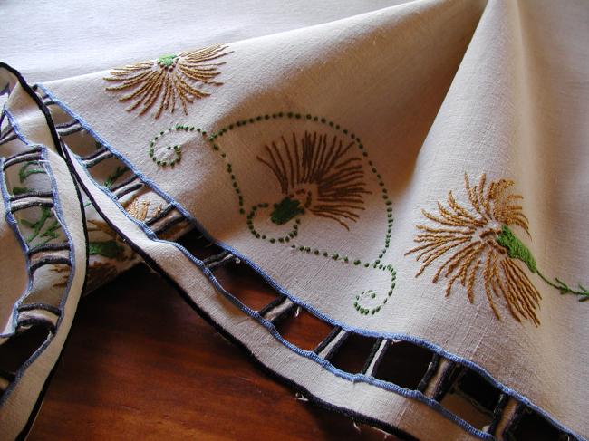 Breathtaking sideboard top in linen with embroidered thistles