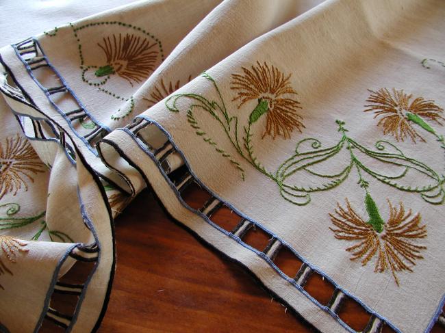 Breathtaking sideboard top in linen with embroidered thistles