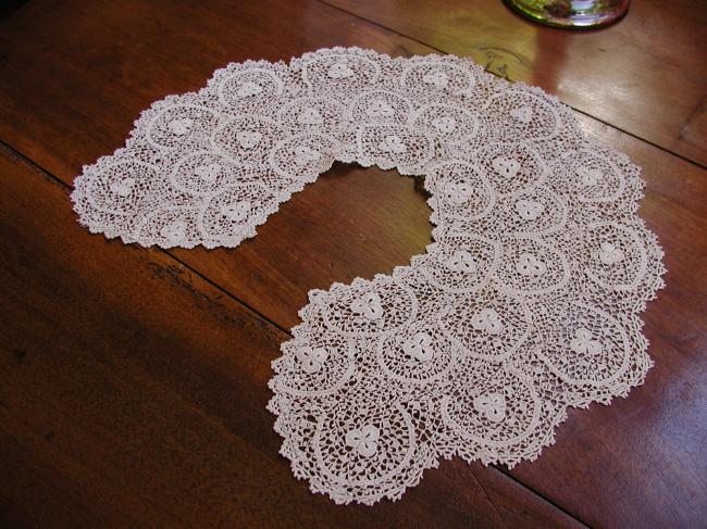 So sweet round collar in handmade irish guipure lace 19th century