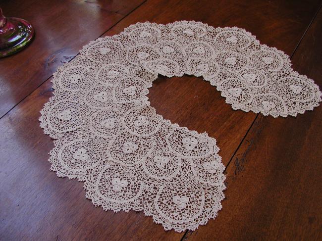 So sweet round collar in handmade irish guipure lace 19th century