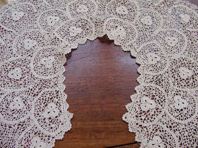 So sweet round collar in handmade irish guipure lace 19th century