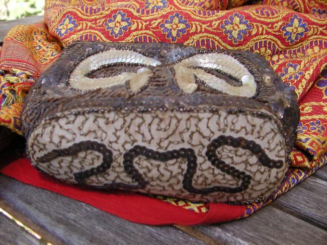 So gorgeous vintage evening bag with beads and sequins