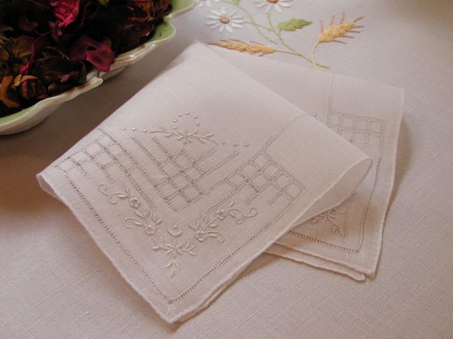 Lovely handkerchief in lawn with hand-embroidered garland of flowers