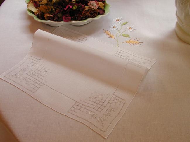 Lovely handkerchief in lawn with hand-embroidered garland of flowers
