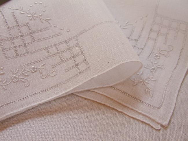 Lovely handkerchief in lawn with hand-embroidered garland of flowers