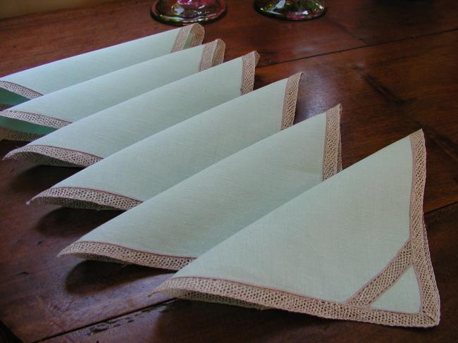 6 lovely tea napkins in pure linen with bobbin lace edging