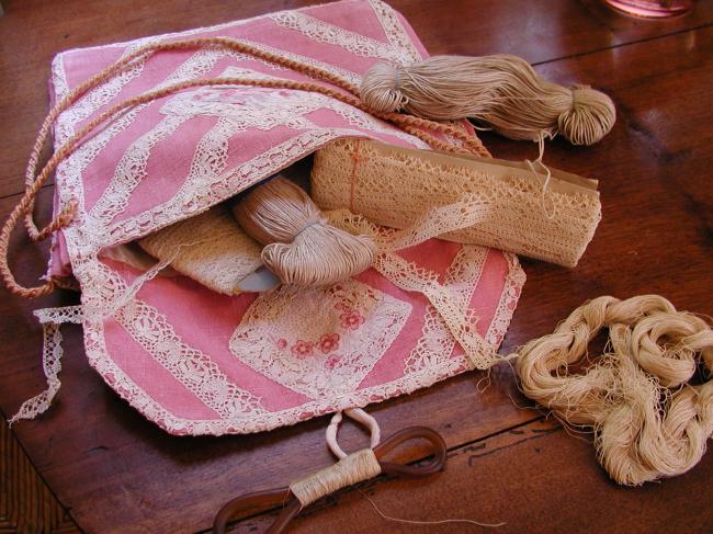 So gorgeous needlework bag with patchworks and Cluny lace