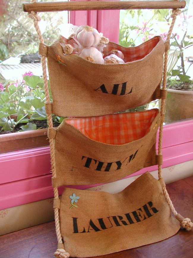 Very original  kitchen stand in jute to store bay leaves, thyme and garlic