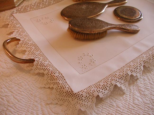 Superb linen table centre with hand-made crochet lace & little embroidery