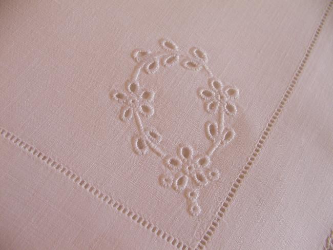 Superb linen table centre with hand-made crochet lace & little embroidery