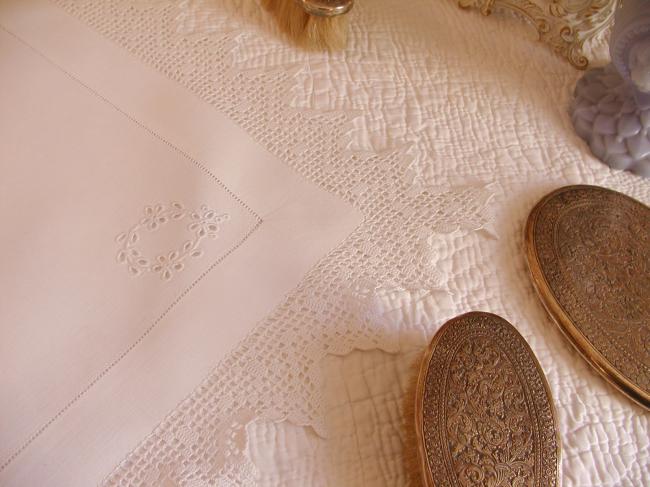 Superb linen table centre with hand-made crochet lace & little embroidery