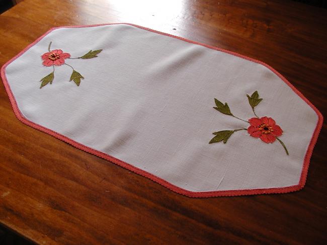 So pretty small table runner with inserts of torchon bobbin lace