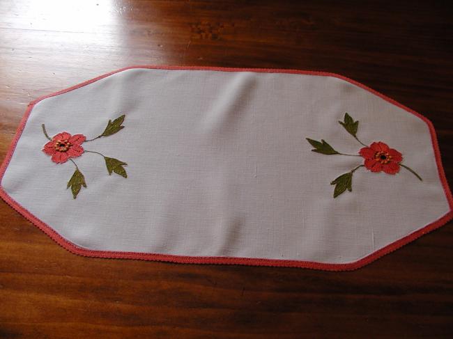 So pretty small table runner with inserts of torchon bobbin lace