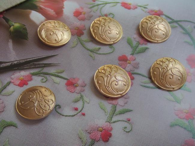 Très belle série de 6 boutons anciens bombés dorés à volutes