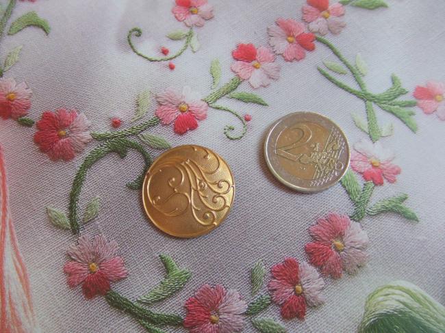 Très belle série de 6 boutons anciens bombés dorés à volutes