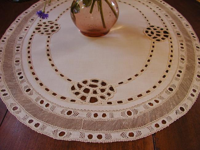 Stunning 1900 large ovale tablecentre with drawn thread &embroidery& bobbin lace