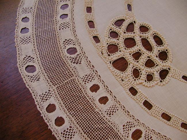 Stunning 1900 large ovale tablecentre with drawn thread &embroidery& bobbin lace