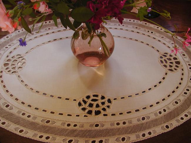 Stunning 1900 large ovale tablecentre with drawn thread &embroidery& bobbin lace