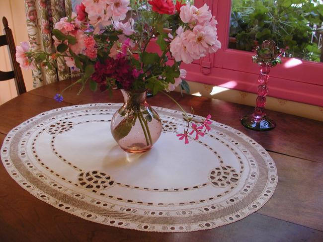 Stunning 1900 large ovale tablecentre with drawn thread &embroidery& bobbin lace