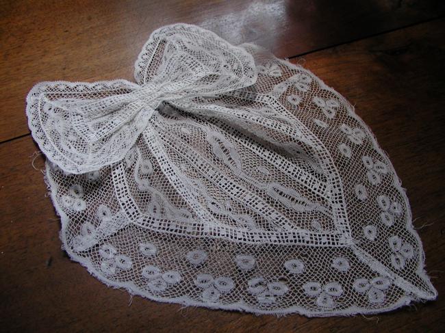 Lovely Valenciennes lace bow 1900