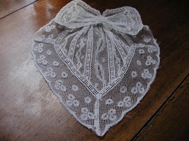 Lovely Valenciennes lace bow 1900