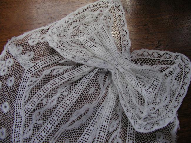 Lovely Valenciennes lace bow 1900