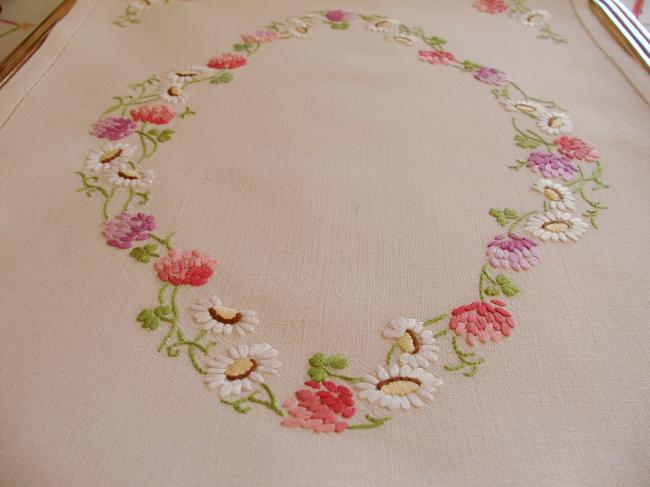 Wonderful table centre with hand-embroidered daysies & raspberry flowers 1940