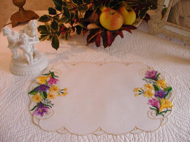 Lovely table centre with hand-embroidered flowers, acidulous color