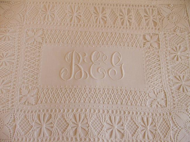 Absolutely gorgeous night case inTenerife work and monogram REG 1890