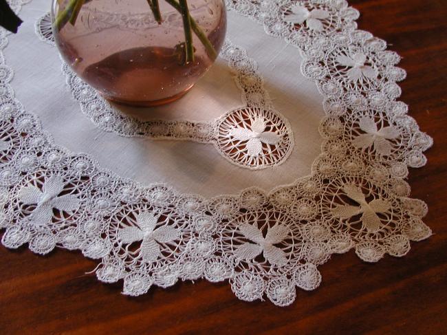 Very pretty oval Tenerife lace table centre