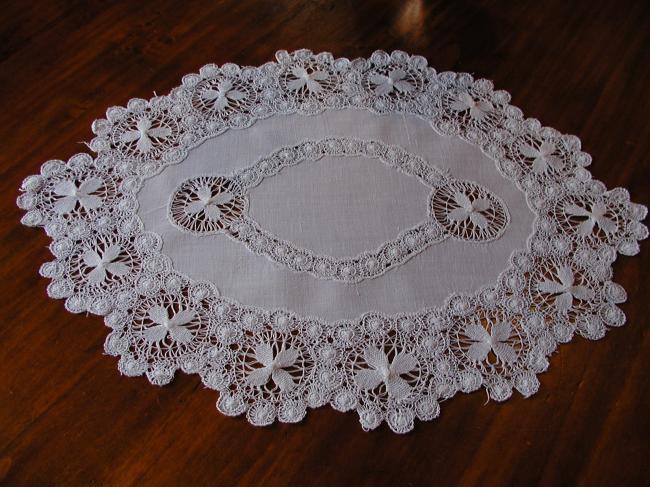 Very pretty oval Tenerife lace table centre