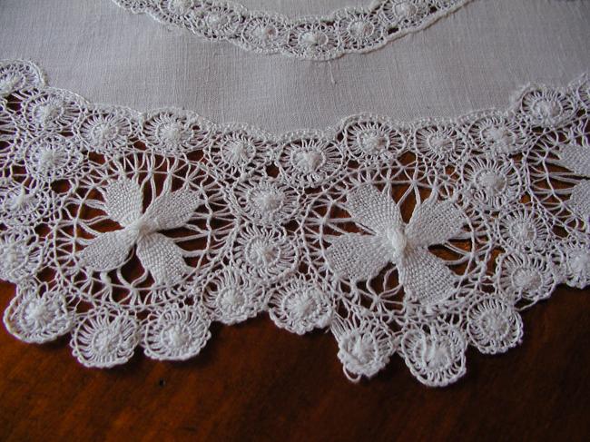 Very pretty oval Tenerife lace table centre