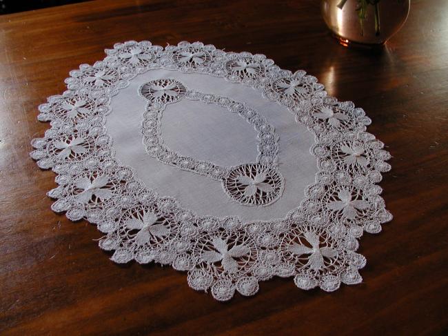 Very pretty oval Tenerife lace table centre