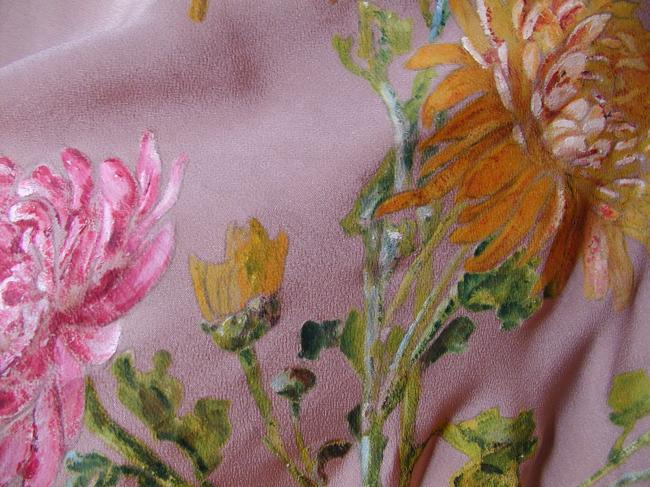 Merveilleuse peinture de dahlias à la gouache sur châle en soie&longues franges