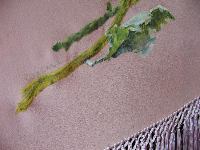 Merveilleuse peinture de dahlias à la gouache sur châle en soie&longues franges
