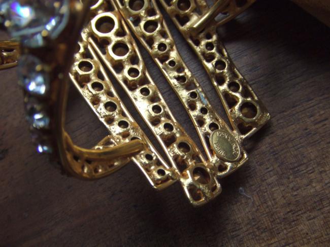 Magnifique bracelet de soirée Haute-Couture Hanae Mori,  Métal doré et strass