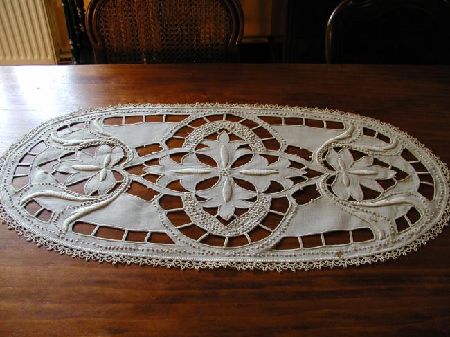 Gorgeous oval table centre with cutwork and raised embroidered flowers 1920