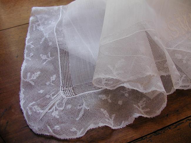 Exceptional ball handkerchief with floral monogram SMB & Valenciennes lace 1870
