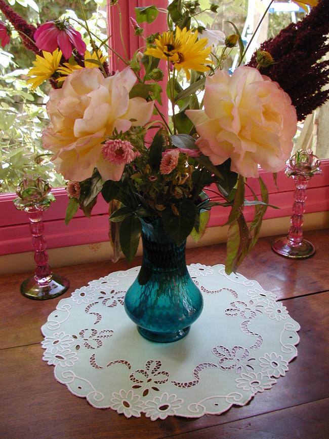 So pretty round tablecentre with embroidered flowers and openworks
