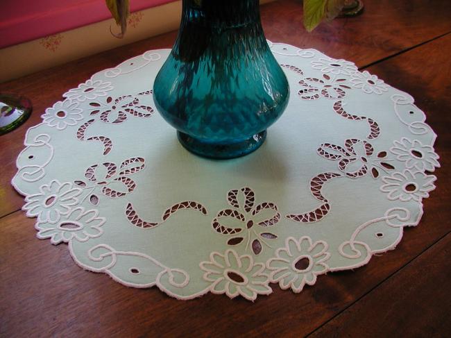 So pretty round tablecentre with embroidered flowers and openworks