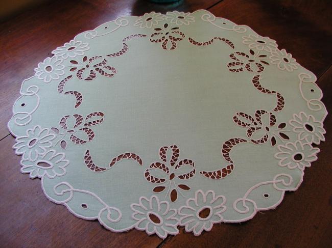 So pretty round tablecentre with embroidered flowers and openworks