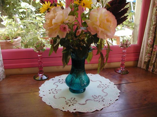 So pretty round tablecentre with embroidered flowers and openworks