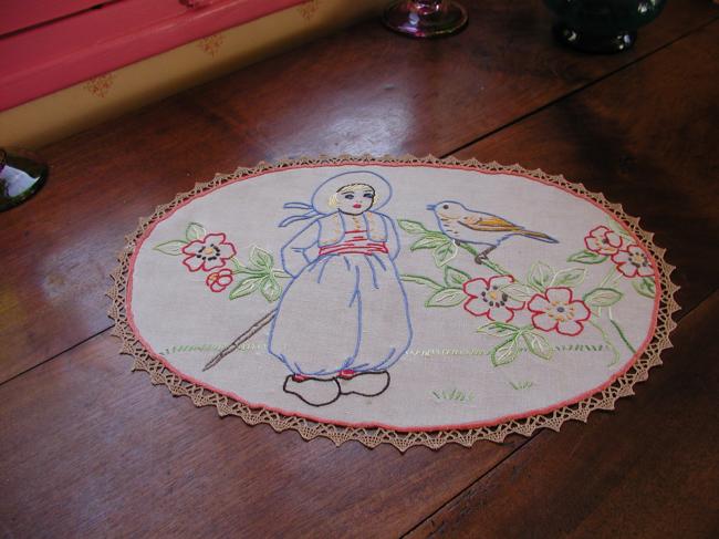 So sweet table centre with a little boy and its birds, handmade embroidery