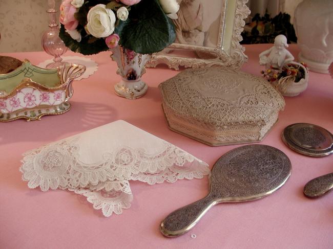 Merveilleux mouchoir de mariée en duchesse de Bruxelles, vers 1880
